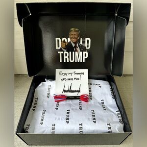 POTUS 45 - Trump Shoes 1st Limited Run White Size M 9 / W 10.5 NIB w/Trump Card